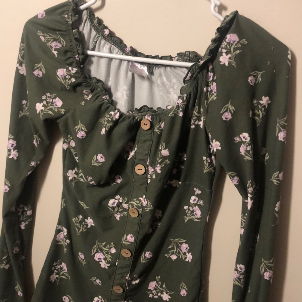 Stretchy floral shirt, over the shoulders, unworn